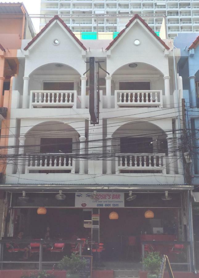 Escobar Guesthouse Jomtien Beach Exterior photo
