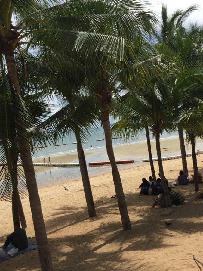 Escobar Guesthouse Jomtien Beach Exterior photo