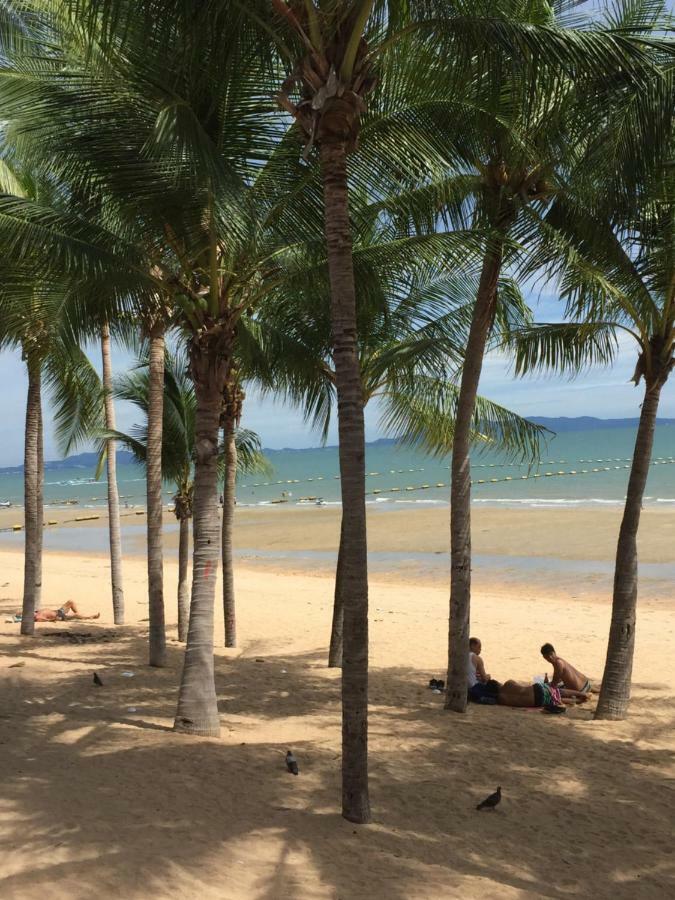 Escobar Guesthouse Jomtien Beach Exterior photo