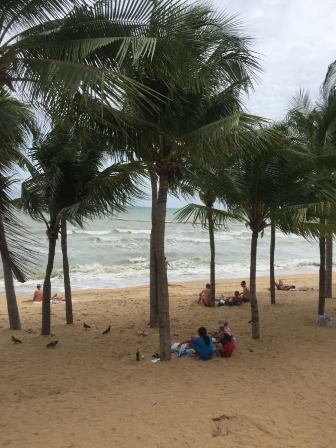 Escobar Guesthouse Jomtien Beach Exterior photo