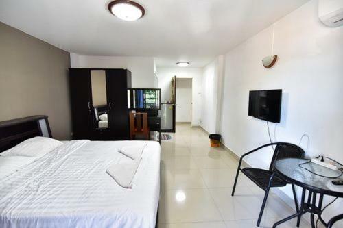 Escobar Guesthouse Jomtien Beach Exterior photo